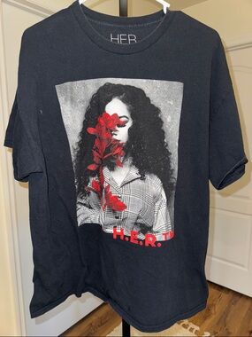 H.E.R. T-Shirt - Size XL